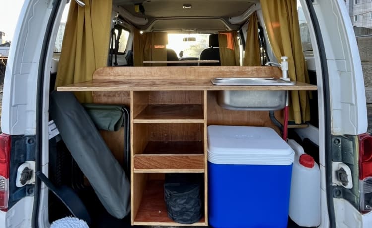 Aysher – Nissan-camper met 2 slaapplaatsen uit 2015