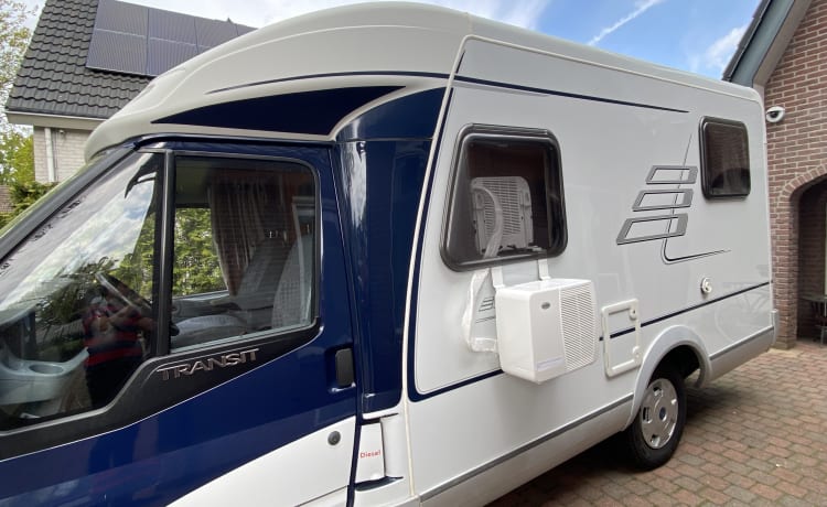 Compact and fully equipped Ford Hymer 522 Campervan