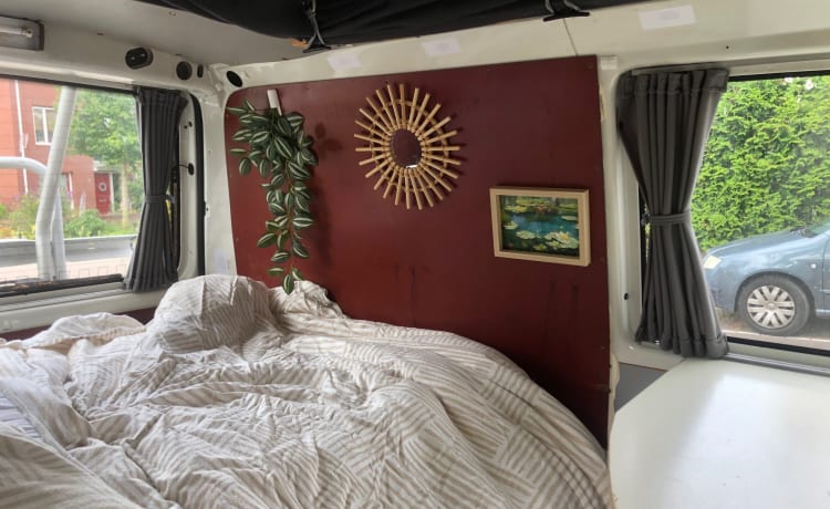 Cozy Volkswagen T4 camper from 2000