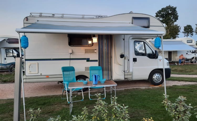 BlueRide – Kompletter Fiat Ducato Familien-Wohnmobil-Etagenherd / Warmwasserbereiter