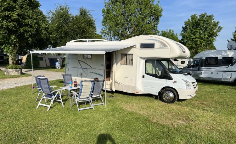 Stonecreek – Rimor Nemho 5 persoons Alkoof camper van alle gemakken voorzien! 