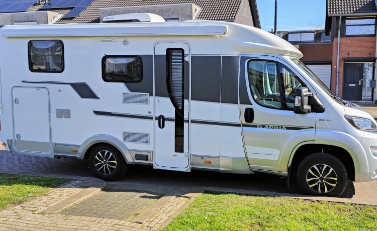 Vakantiemaatje – Automatischer Camper Adria Compact Plus SL, Semi-Internet, 2 Personen, Baujahr 2019