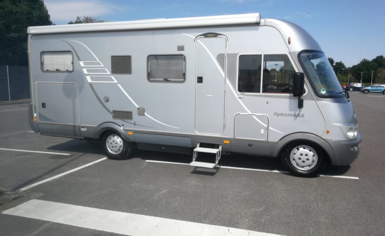 4 pers. Hymer B614 uit 2006