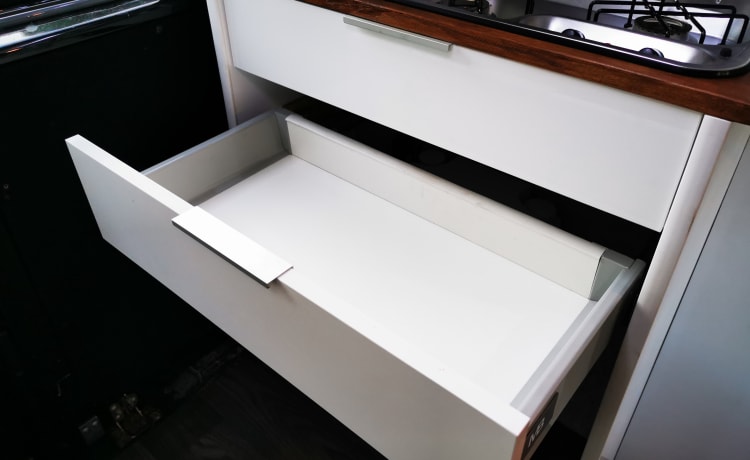 Pop-top Mercedes Camper met grote keuken + Toilet