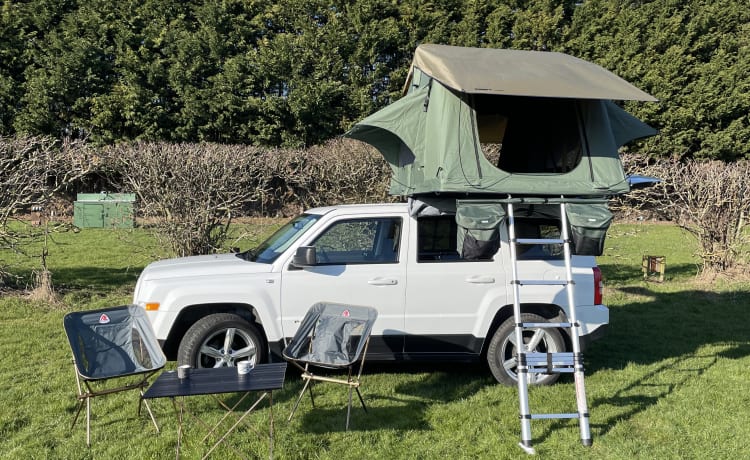 Avventura in tenda da tetto con Jeep Patriot e tenda da tetto Thule