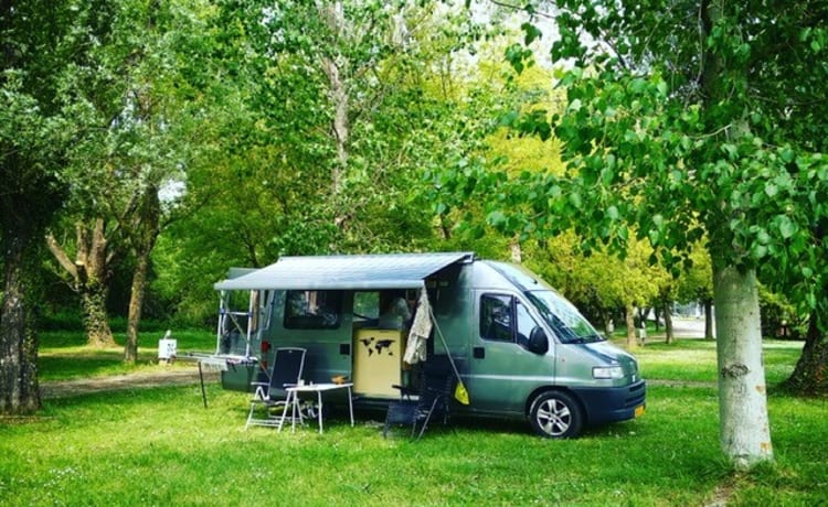 Safari – Camping-car compact Safari (y compris assurance tous risques à 23,60 € p/j)