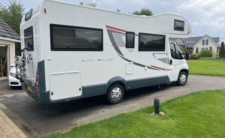 NC500 Highland Tourer – Auto Roller 746 motorhome - ideal for NC500 and Highlands