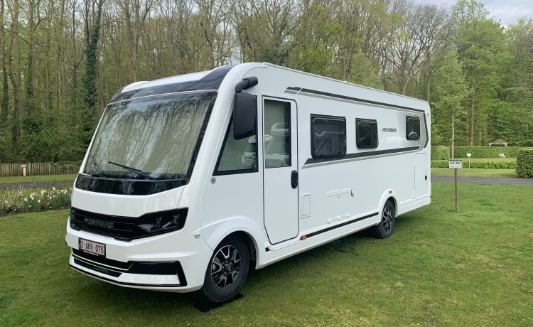 Cara core 700MEG – Luxury integral mobile home for rent Weinsberg