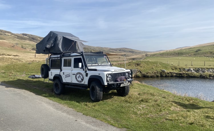 Doris – 2 berth Land Rover Defender