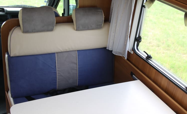 Carado A366 – Grand camping-car familial Carado A366 pour 7 personnes !!