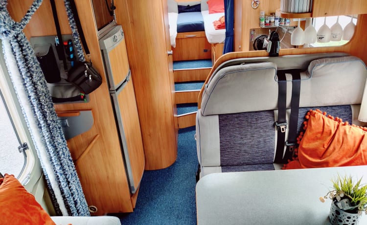 Adria coral S 670 SL  (Huur aanhangwagen mogelijk)