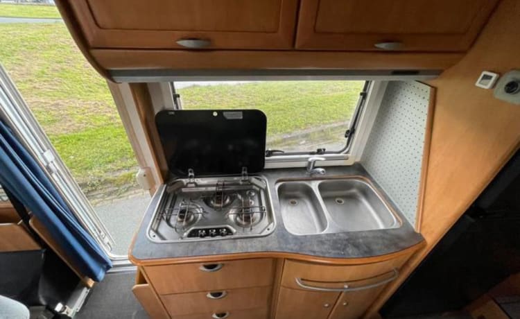 6p Hymer integrated uit 2004