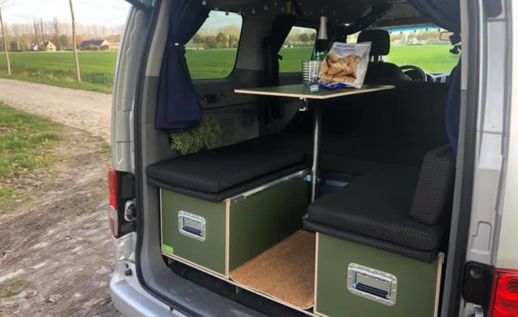 Compacte tweepersoons Nissan campervan 