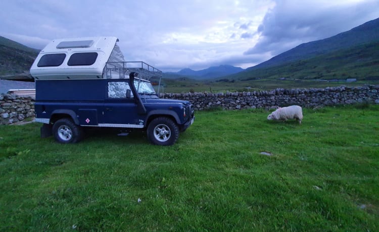 Blue Belle – Land Rover-camper voor wildkamperen met het hele gezin