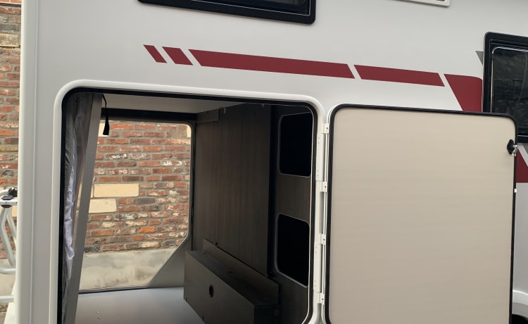 Julia – Gloednieuwe luxe camper, automaat, 6 zit-en 6 slaappl. zonder ombouw