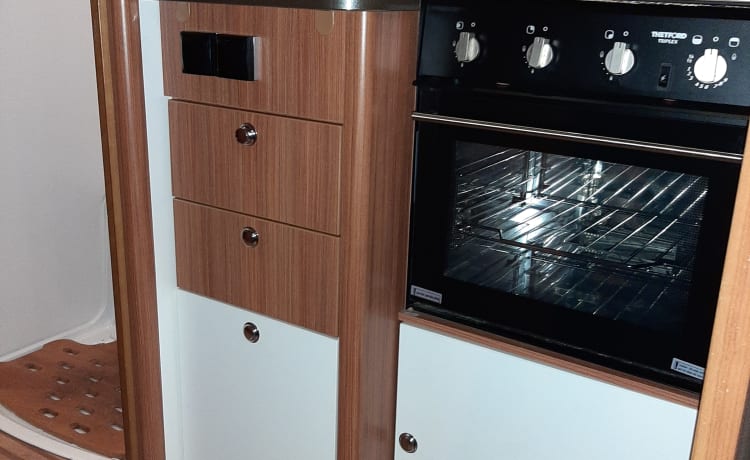 Luxe 4 pers.camper (2014) met lengtebedden, zonnepaneel