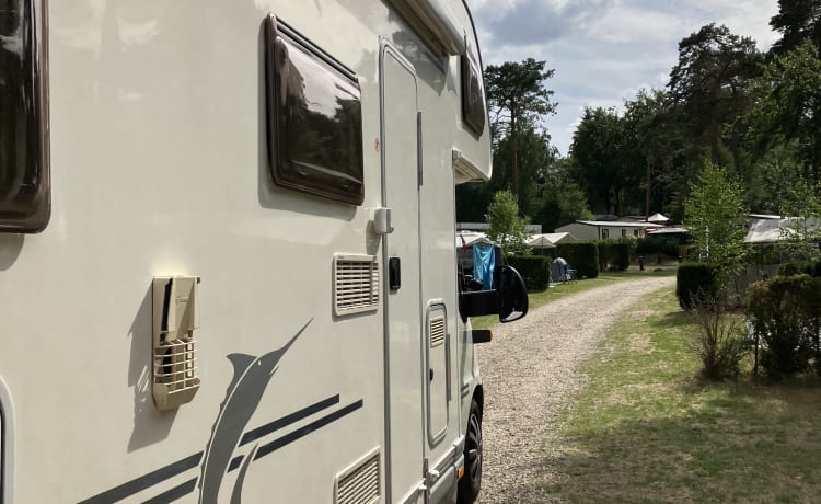 Gezellige en complete 5 persoons camper met buitenkeuken