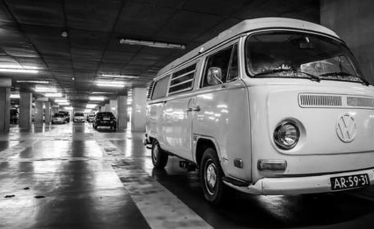 Luna – Volkswagen Wohnmobil für 3 Personen, Baujahr 1972