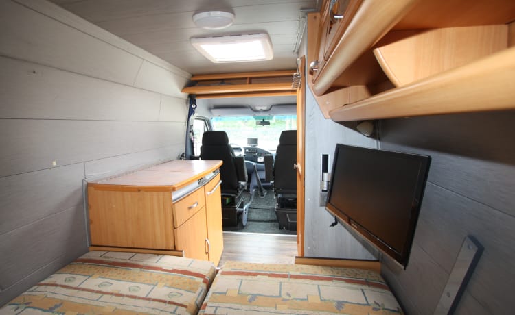 Pulito 2p. Mercedes Sprinter con letto fisso XL e potente 5 cilindri da 120 CV