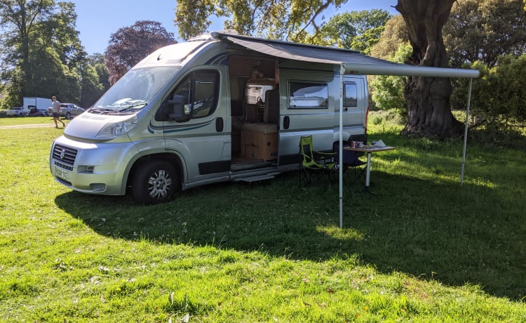 Roddy – Roamin' Roddy, onze goed ingerichte camper met 2 slaapplaatsen