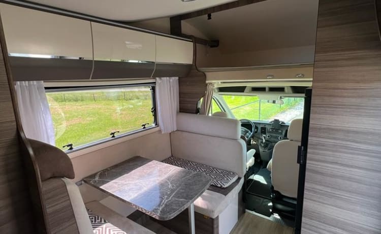 Zeer luxe, ruime en comfortabele 6 pers. familie camper - Ford Alcove uit 2021 – 6 pers. Fam. camper - Ford alcove uit 2021