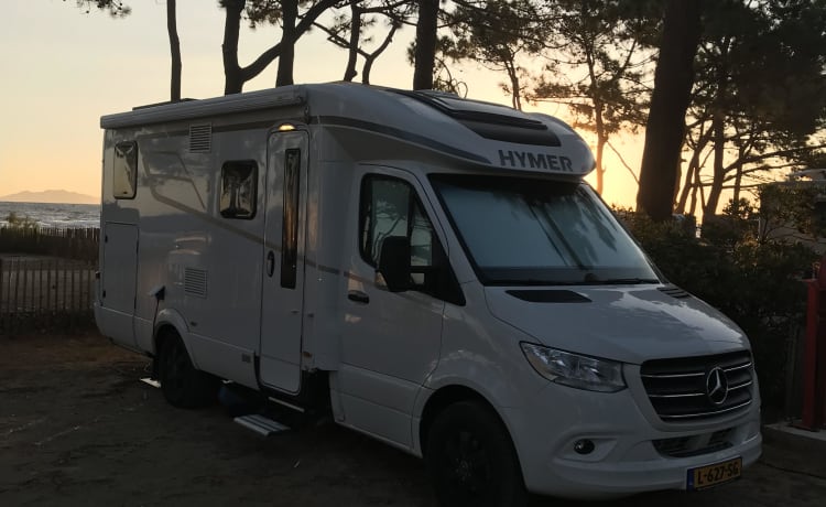 Vrijheid op wielen – Krachtige luxe Hymer Mercedes camper half-integraal uit 2019