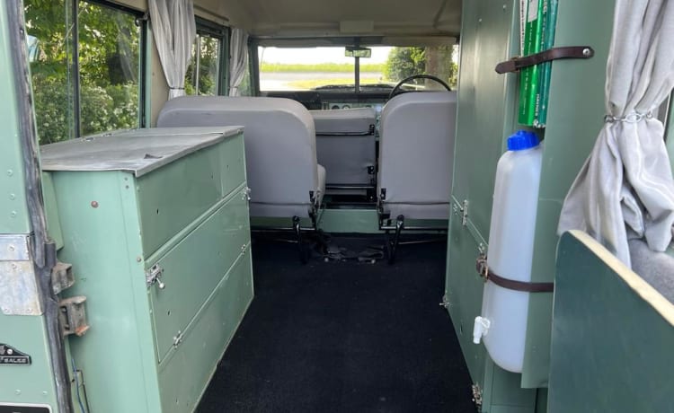 The Northumbrian Rover – 4 berth Land Rover rooftop from 1967