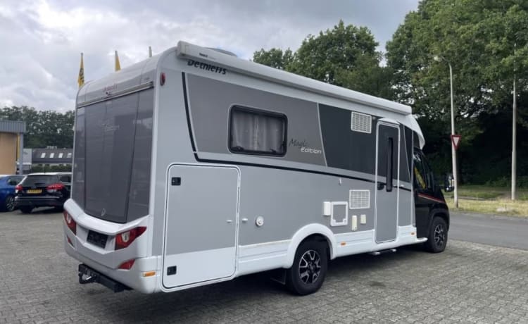 Bo – ⭐️⭐️⭐️ 2 persoons semi-integraal camper queensbed ⭐️⭐️⭐️ 