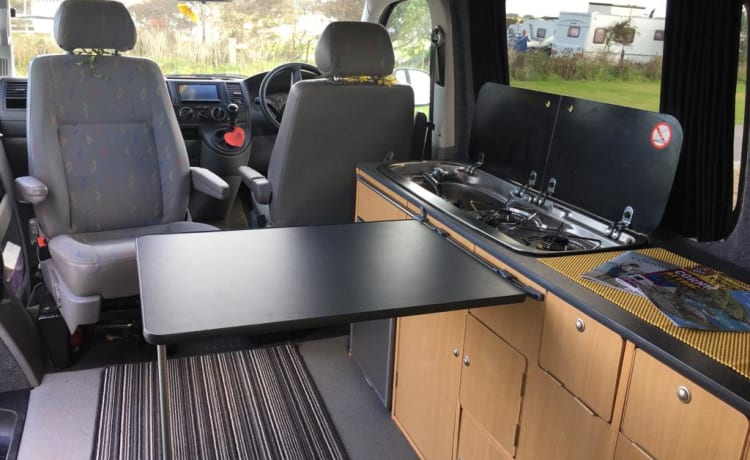 Ginny  – VW T5 2.5 Transporter hefdak voor campers