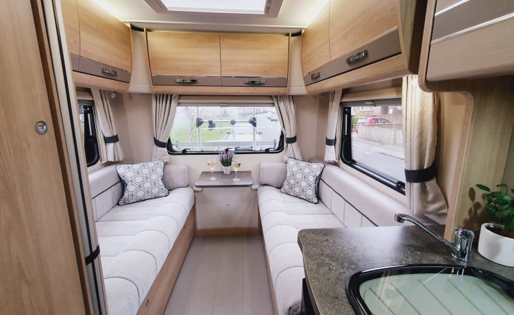 Luxurious 6 berth motorhome