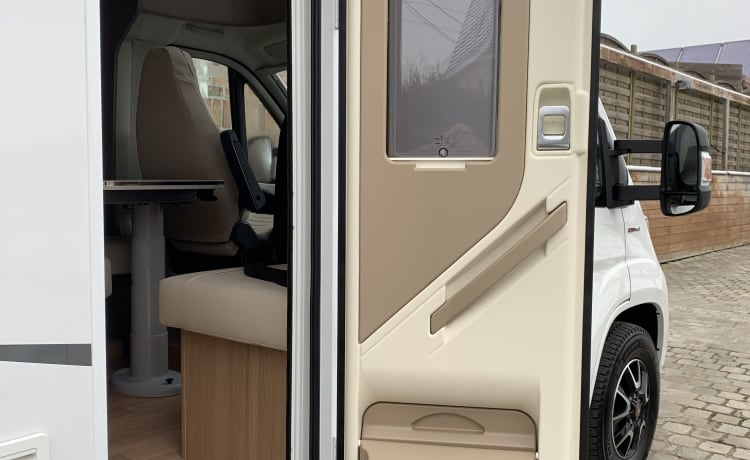 Arcka – Nieuwe, luxueuze camper 5 slaapplaatsen 2021 