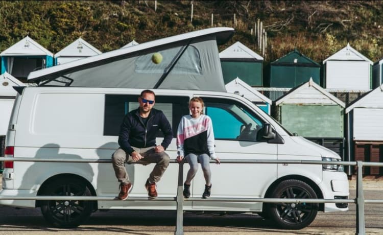 Barbarella – 4 Places Cosy VW T5 Campervan