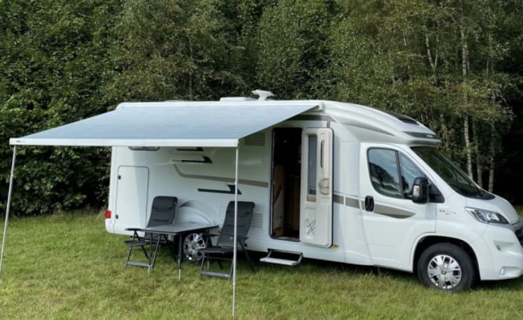 Very luxurious and complete Hymer camper, cream of the crop