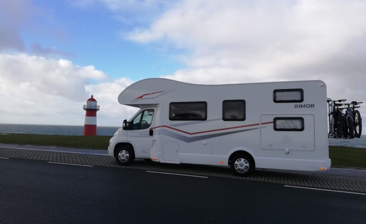 Louie – Camper Rimor Seal 50 !NIEUW! (2020) met alle comfort - 6 personen 