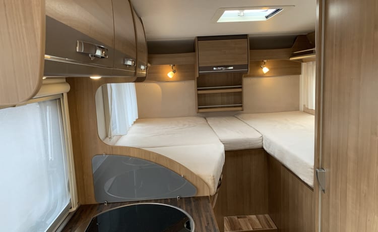 Hymer – Recent well equipped integral mobile home