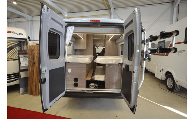 Camping-car tout équipé (2023) – Randger R640 - 2 pers.