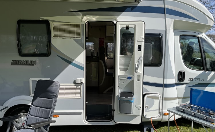 Camper doppio di lusso Chausson - 2014 - Completamente arredato - Letto matrimoniale