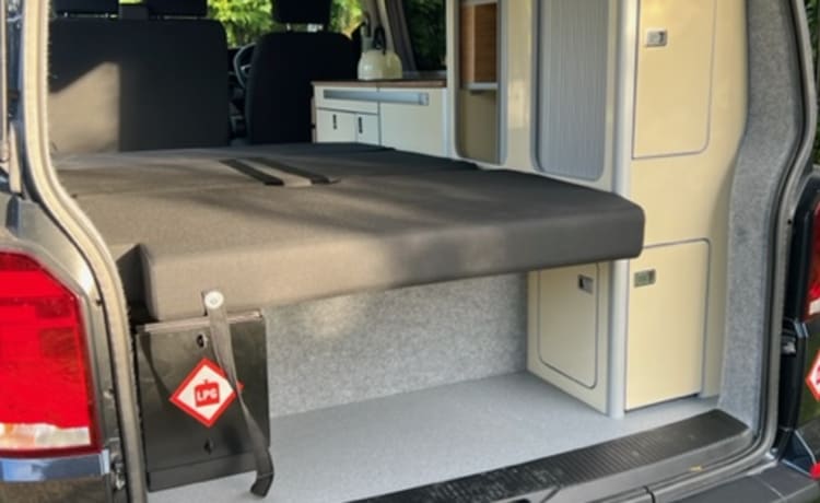 Georgie – ⭐️ BRAND NEW CONVERSION ⭐️ OFF GRID VW LUXURY CAMPER 