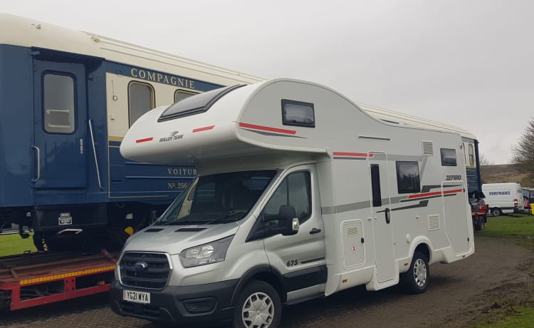 Vera – 6 berth Roller Team automatic, modern and comfortable!)