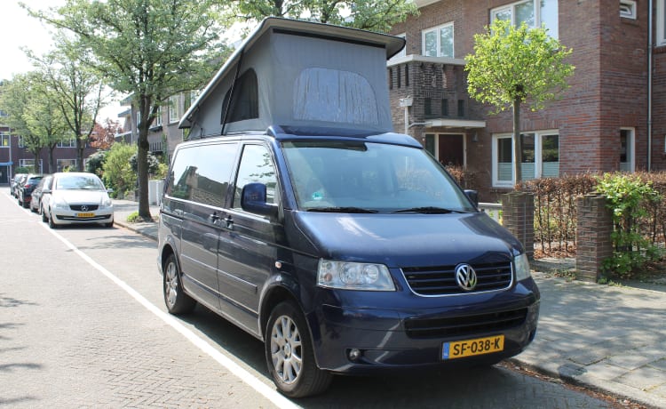 powerful VW T5 Multivan camper van with spacious Reimo pop-up roof