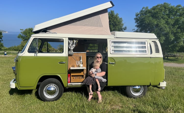 Olive – 'Oliva' VW T2 Westfalia 1973 Camper