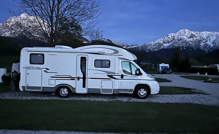 5 person Adria matrix 680 SP half integral camper