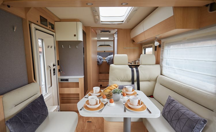 Comfortable Hymer 680 BMC Integral (2023). Book now for 2024!