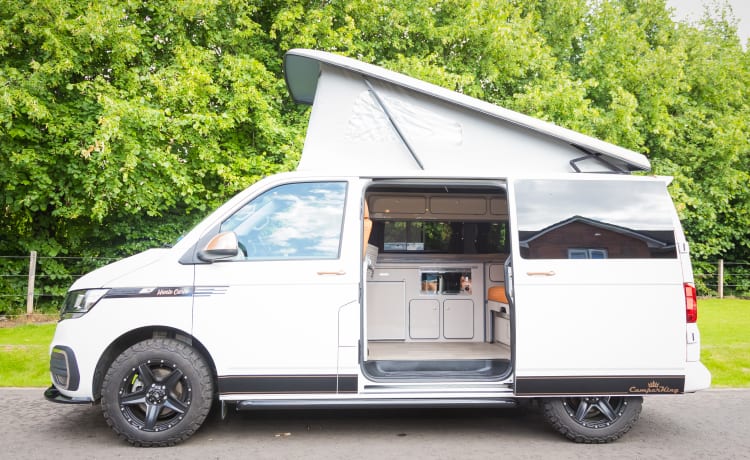 Harriette – 4 berth Volkswagen CamperKing Montecarlo 2021