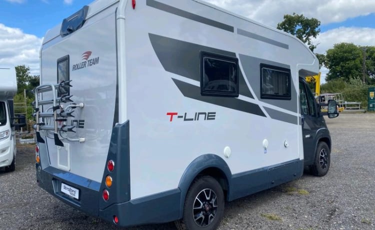 T line 590 – 2021 Quattro cuccette Roller Team semi-integrato. 5,99 M facile da parcheggiare.