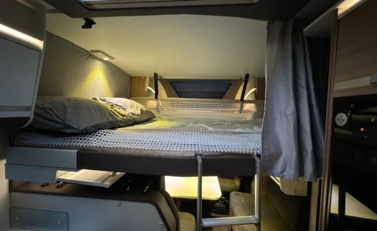 Luxe confortable 5p Adria, camping-car familial avec lits longs