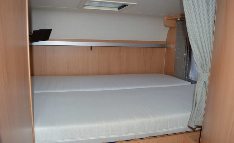 Beautiful complete and very neat 4-person camper (Fiat Ducato Bürstner)