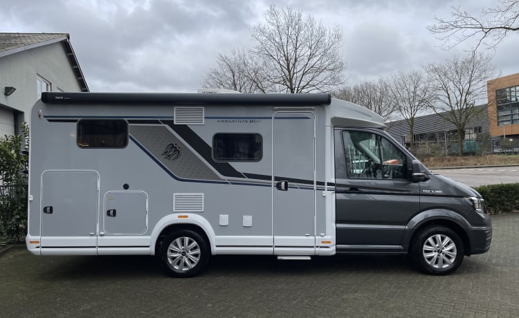 Luxury 2p Knaus semi-integrated