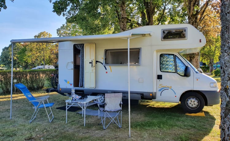 Bessie – Nice spacious alcove camper (winter tires)