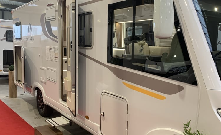 Nieuwe compleet uitgeruste luxe camper te huur 